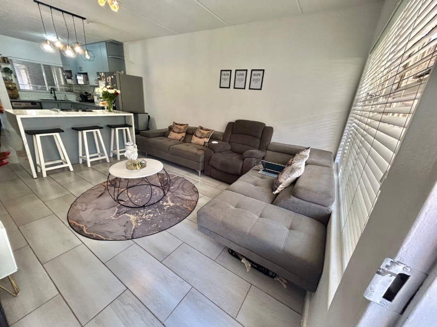 2 Bedroom Property for Sale in Vorna Valley Gauteng