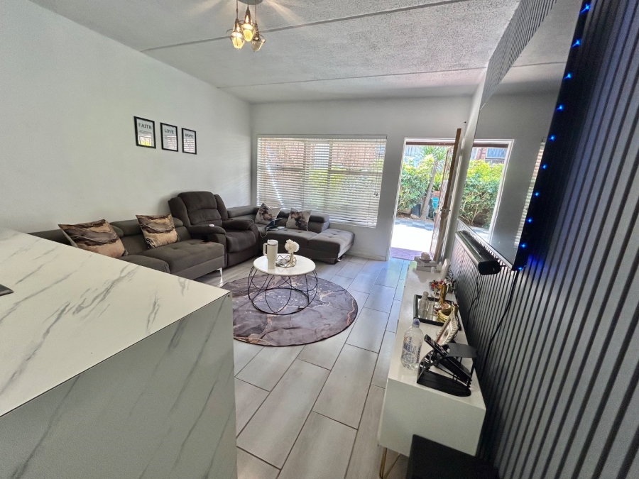 2 Bedroom Property for Sale in Vorna Valley Gauteng