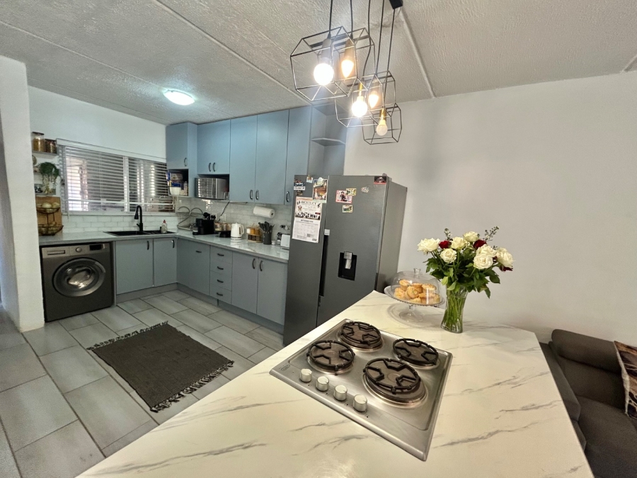 2 Bedroom Property for Sale in Vorna Valley Gauteng