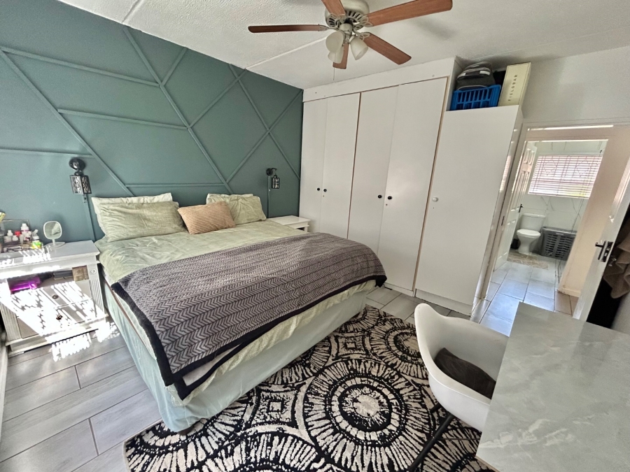 2 Bedroom Property for Sale in Vorna Valley Gauteng