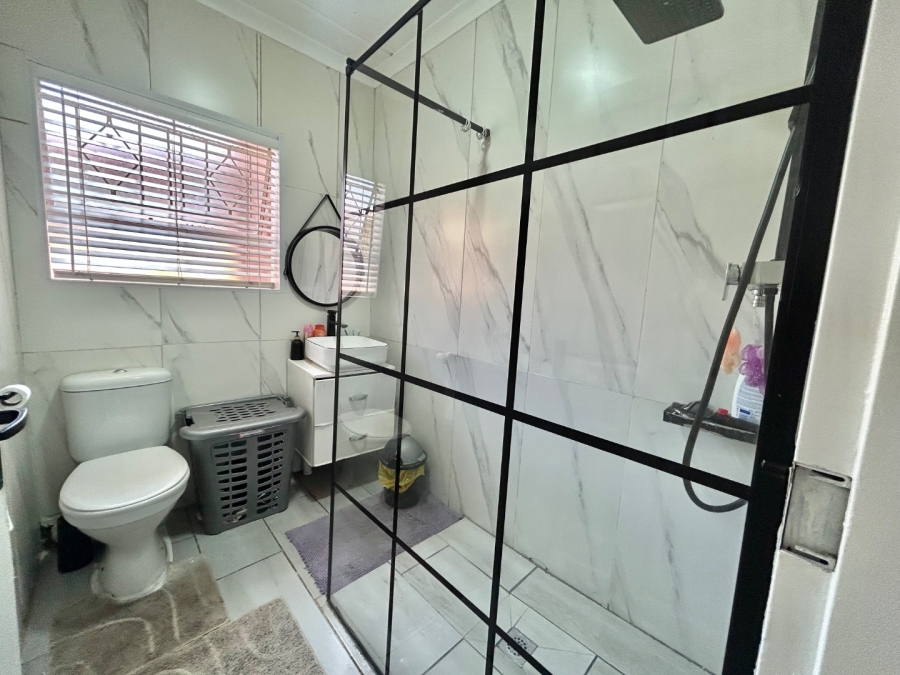 2 Bedroom Property for Sale in Vorna Valley Gauteng