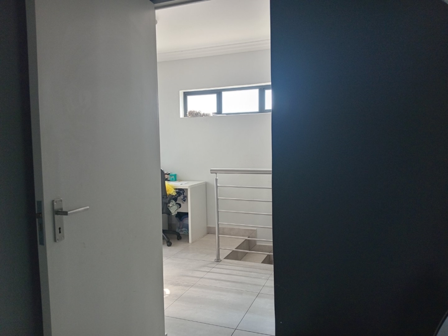 3 Bedroom Property for Sale in Thatchfield Estate Gauteng