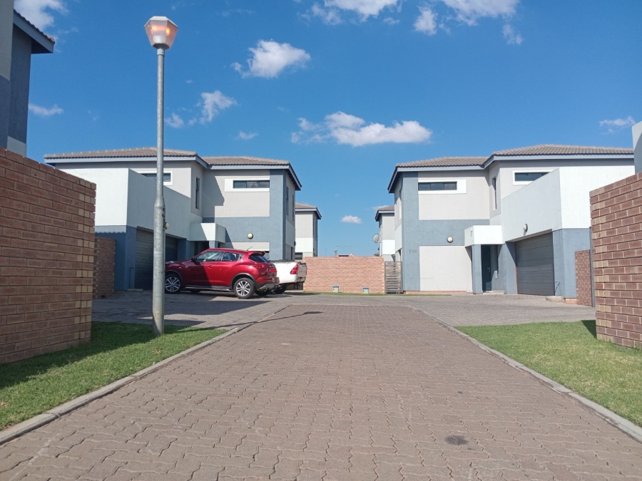 3 Bedroom Property for Sale in Thatchfield Estate Gauteng