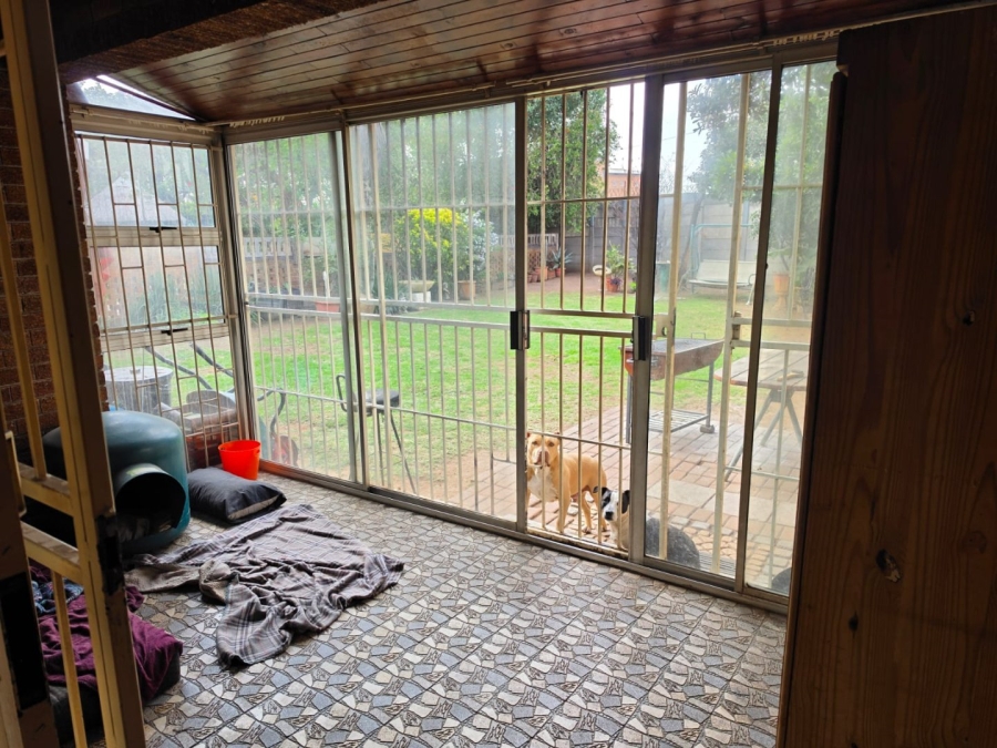 3 Bedroom Property for Sale in Barvallen Gauteng