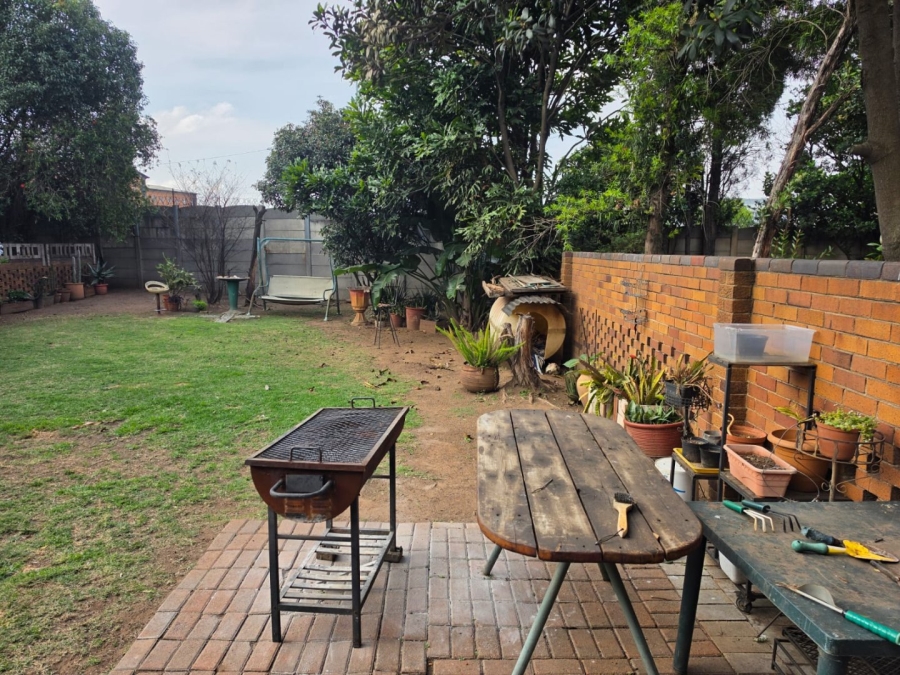 3 Bedroom Property for Sale in Barvallen Gauteng