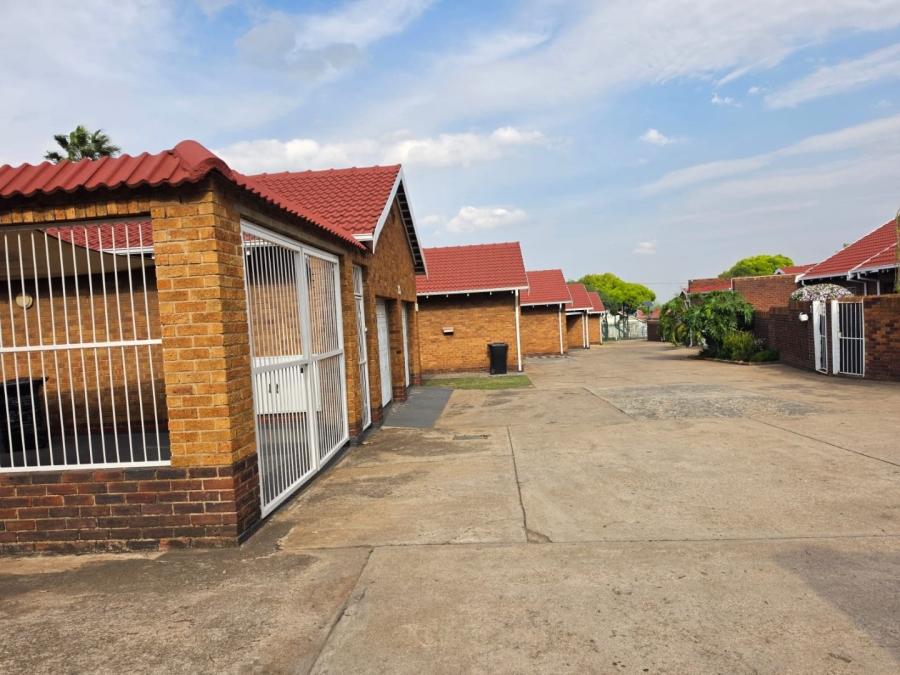 3 Bedroom Property for Sale in Barvallen Gauteng