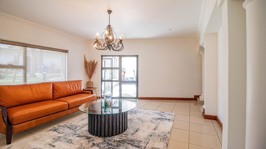 5 Bedroom Property for Sale in Glenvista Gauteng