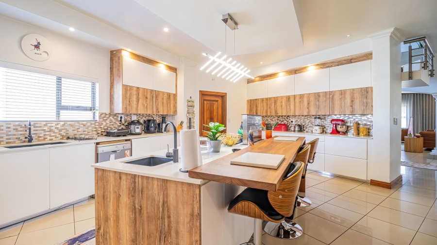 5 Bedroom Property for Sale in Glenvista Gauteng