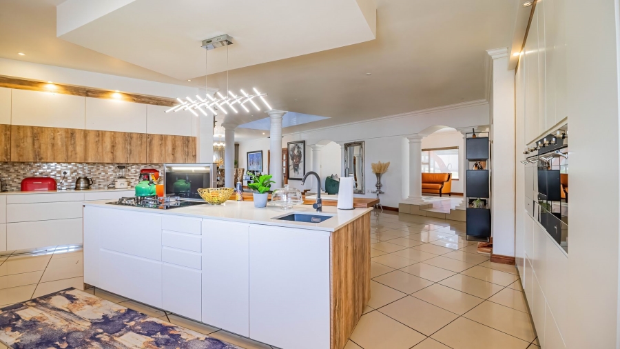 5 Bedroom Property for Sale in Glenvista Gauteng