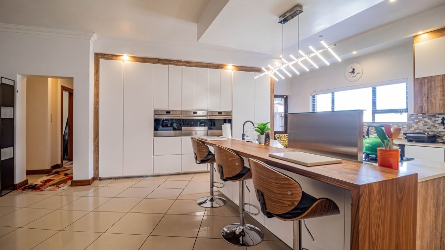 5 Bedroom Property for Sale in Glenvista Gauteng