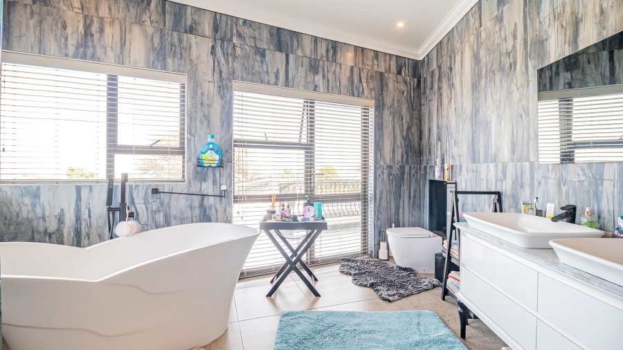 5 Bedroom Property for Sale in Glenvista Gauteng