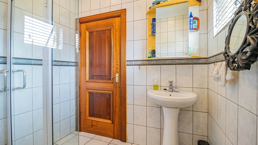 5 Bedroom Property for Sale in Glenvista Gauteng