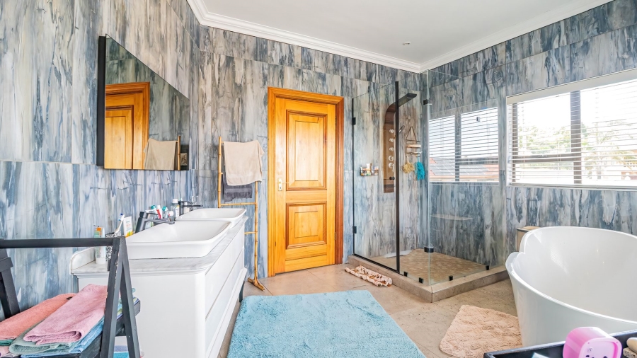 5 Bedroom Property for Sale in Glenvista Gauteng