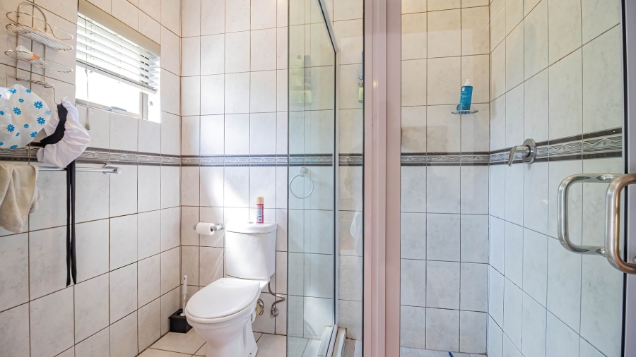 5 Bedroom Property for Sale in Glenvista Gauteng