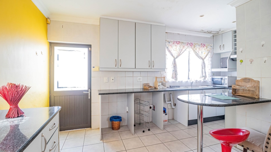 5 Bedroom Property for Sale in Glenvista Gauteng