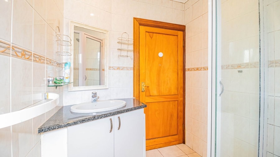 5 Bedroom Property for Sale in Glenvista Gauteng