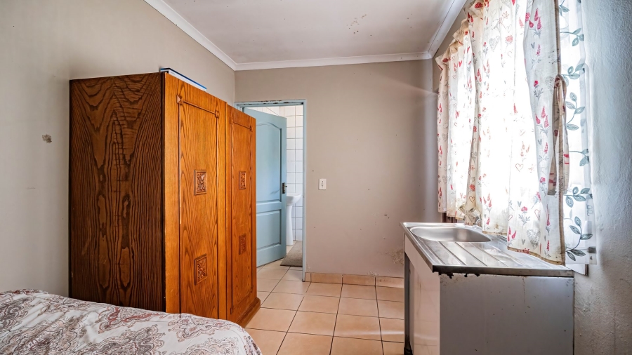 5 Bedroom Property for Sale in Glenvista Gauteng