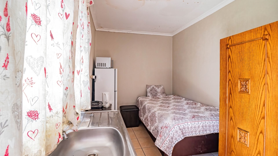 5 Bedroom Property for Sale in Glenvista Gauteng