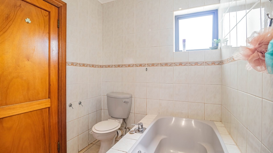 5 Bedroom Property for Sale in Glenvista Gauteng