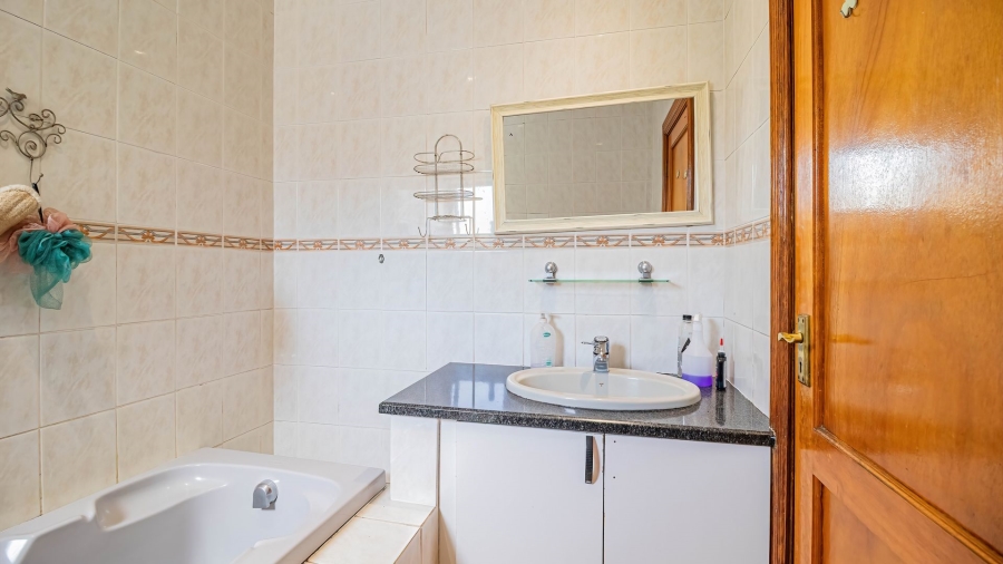 5 Bedroom Property for Sale in Glenvista Gauteng