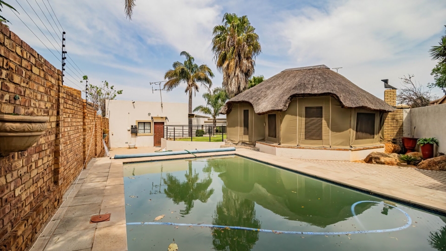 5 Bedroom Property for Sale in Glenvista Gauteng