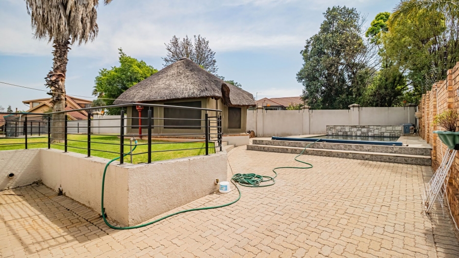 5 Bedroom Property for Sale in Glenvista Gauteng
