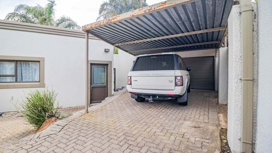 5 Bedroom Property for Sale in Glenvista Gauteng