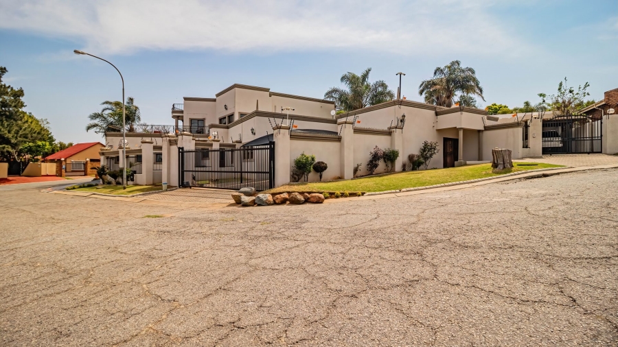 5 Bedroom Property for Sale in Glenvista Gauteng