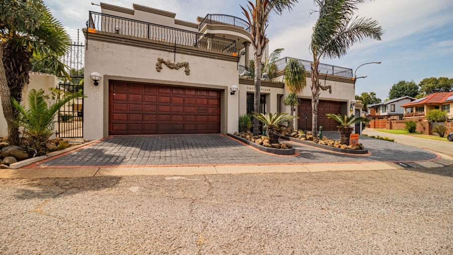 5 Bedroom Property for Sale in Glenvista Gauteng