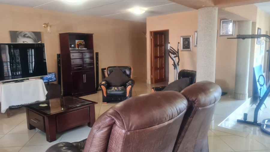 7 Bedroom Property for Sale in Glenvista Gauteng