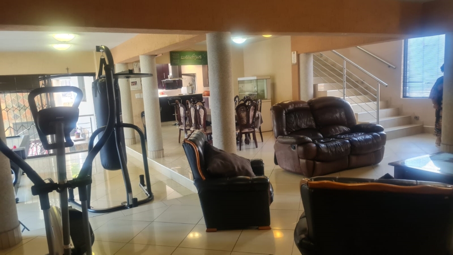 7 Bedroom Property for Sale in Glenvista Gauteng