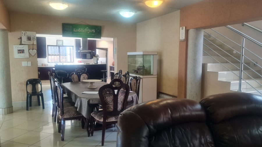 7 Bedroom Property for Sale in Glenvista Gauteng
