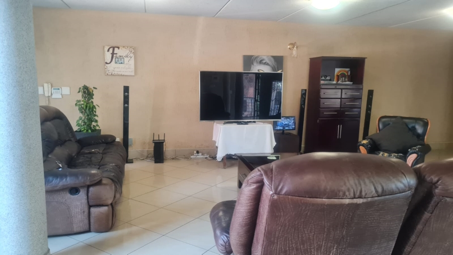7 Bedroom Property for Sale in Glenvista Gauteng