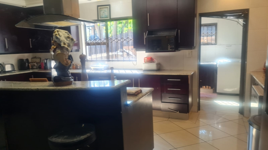 7 Bedroom Property for Sale in Glenvista Gauteng