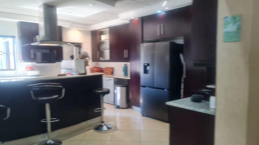 7 Bedroom Property for Sale in Glenvista Gauteng