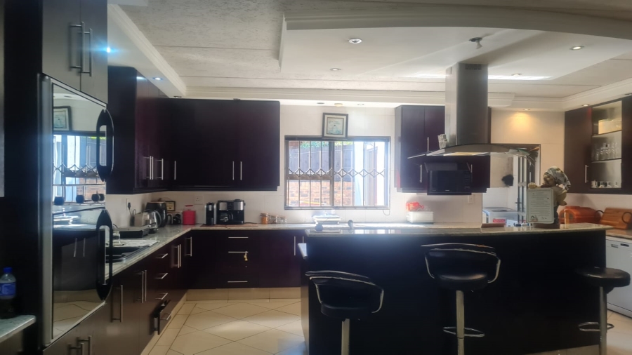 7 Bedroom Property for Sale in Glenvista Gauteng