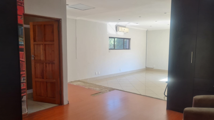 7 Bedroom Property for Sale in Glenvista Gauteng