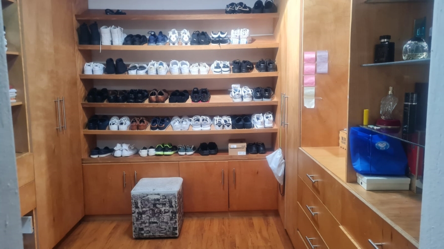 7 Bedroom Property for Sale in Glenvista Gauteng