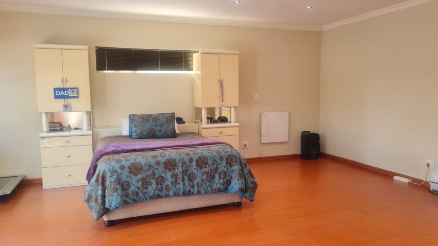 7 Bedroom Property for Sale in Glenvista Gauteng