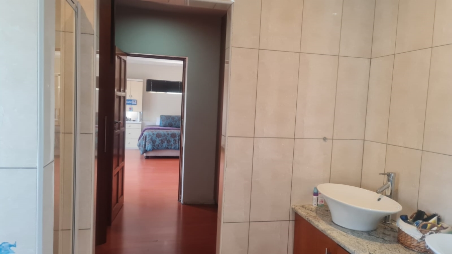 7 Bedroom Property for Sale in Glenvista Gauteng