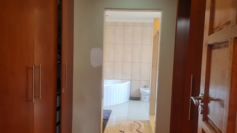 7 Bedroom Property for Sale in Glenvista Gauteng