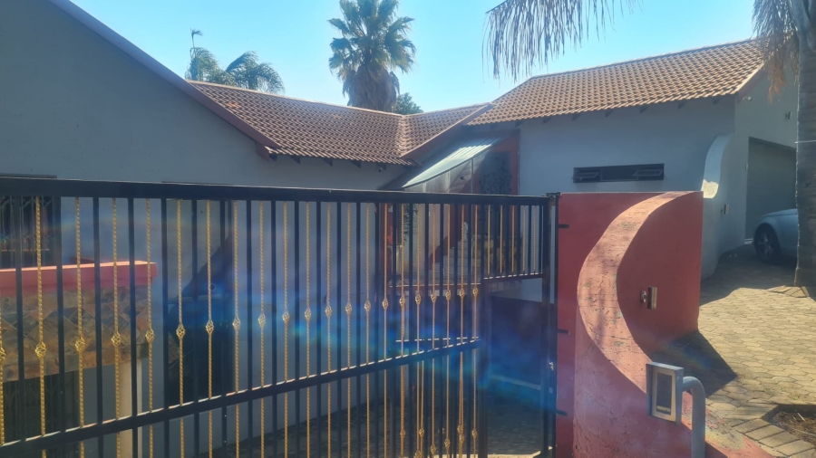 7 Bedroom Property for Sale in Glenvista Gauteng