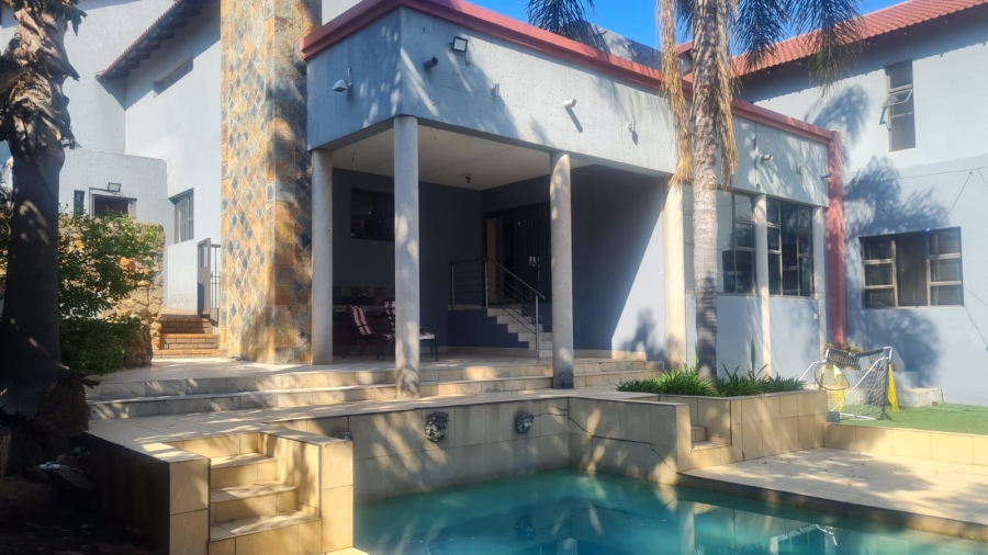 7 Bedroom Property for Sale in Glenvista Gauteng