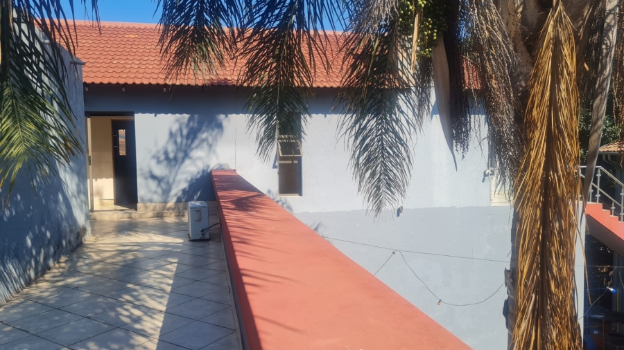 7 Bedroom Property for Sale in Glenvista Gauteng
