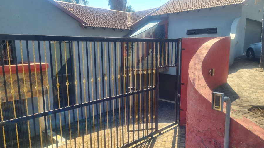 7 Bedroom Property for Sale in Glenvista Gauteng