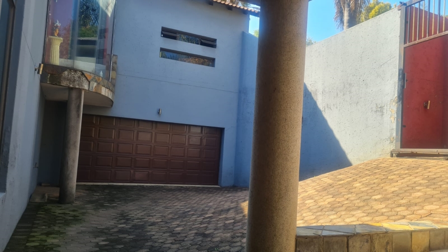 7 Bedroom Property for Sale in Glenvista Gauteng