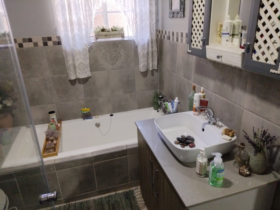 4 Bedroom Property for Sale in Cinderella Gauteng