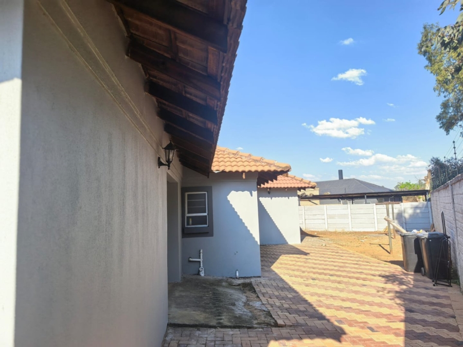3 Bedroom Property for Sale in Strubenvale Gauteng