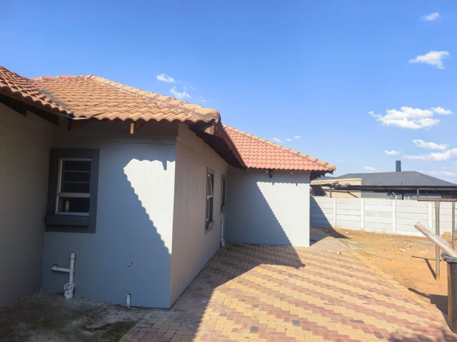 3 Bedroom Property for Sale in Strubenvale Gauteng