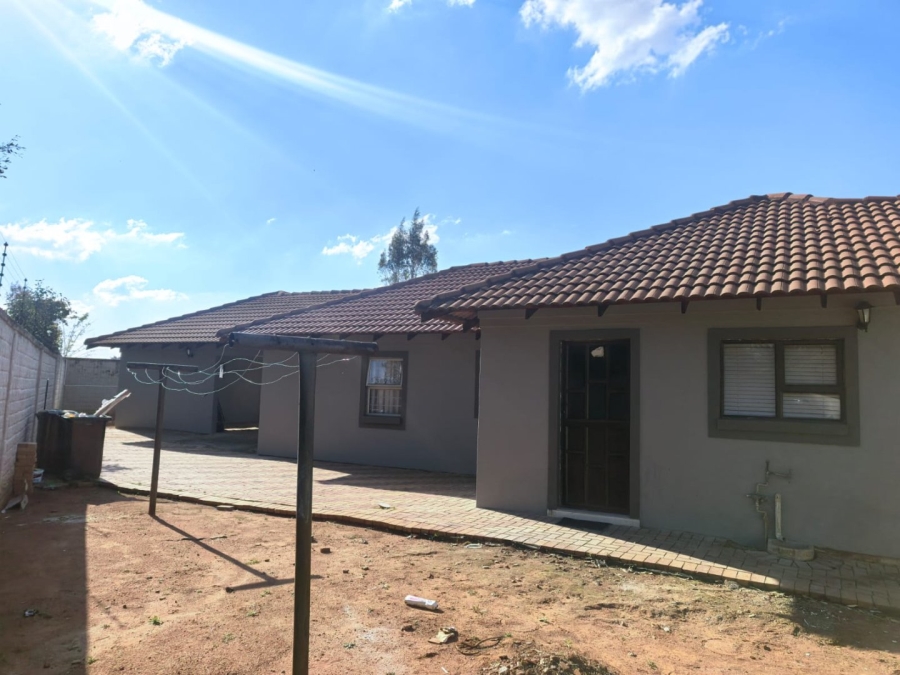 3 Bedroom Property for Sale in Strubenvale Gauteng